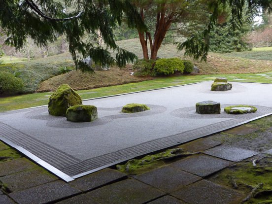Karesensui: giardino giapponese di pietre eseguito secondo i precetti del Buddismo Zen